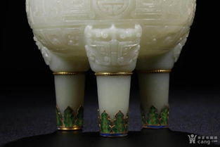 和田玉鎏金案上用品五件一組 2燭臺(tái)2花插1香爐